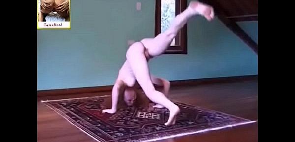  Novinha delícia fazendo Yoga nua parte 5